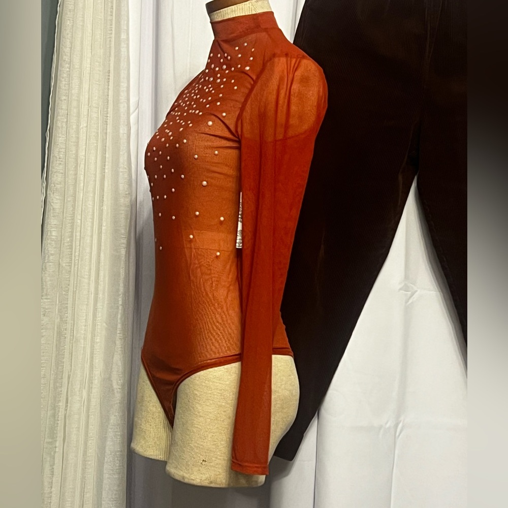 mock neck faux pearl women’s orange size M long sleeve body suit new wit tags
